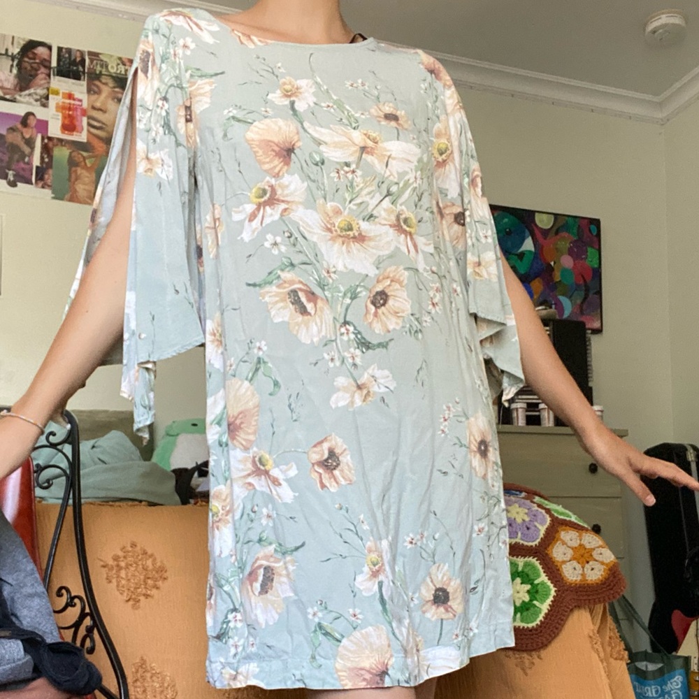 Loose fitting open sleeved dress